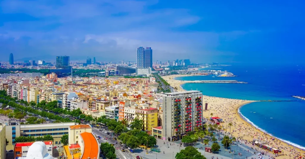 best time to travel to barcelona